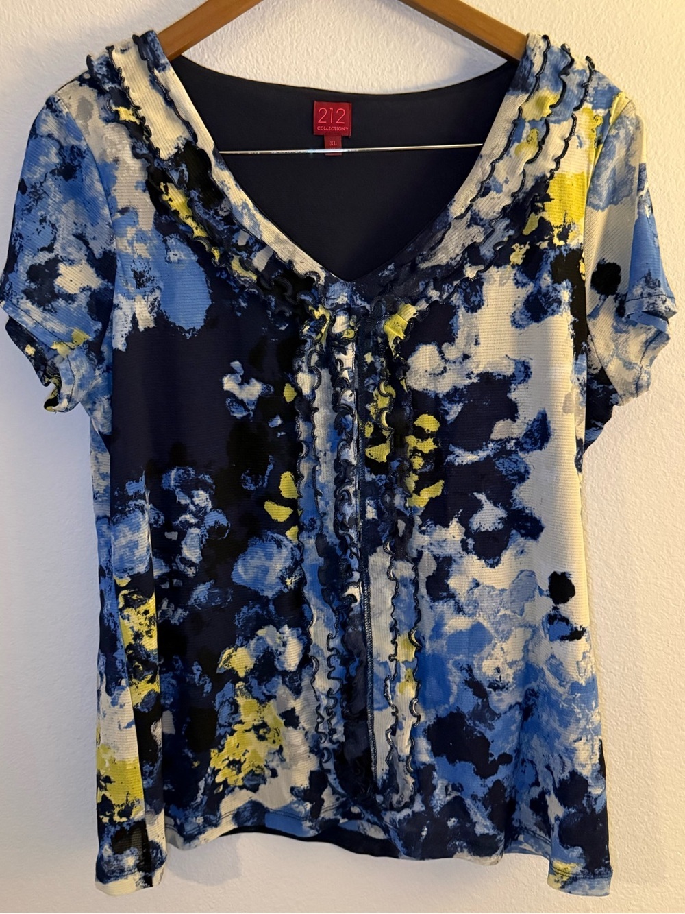 212 Collection Blue, Yellow & White Floral V-Neck Short Sleeve Top